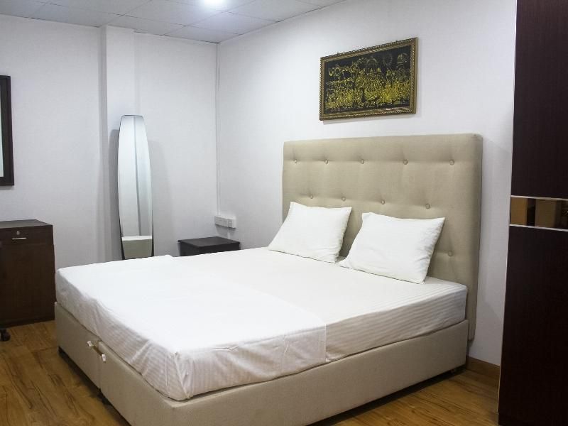 Paris - Colombo - Metro City Hotel - Colombo