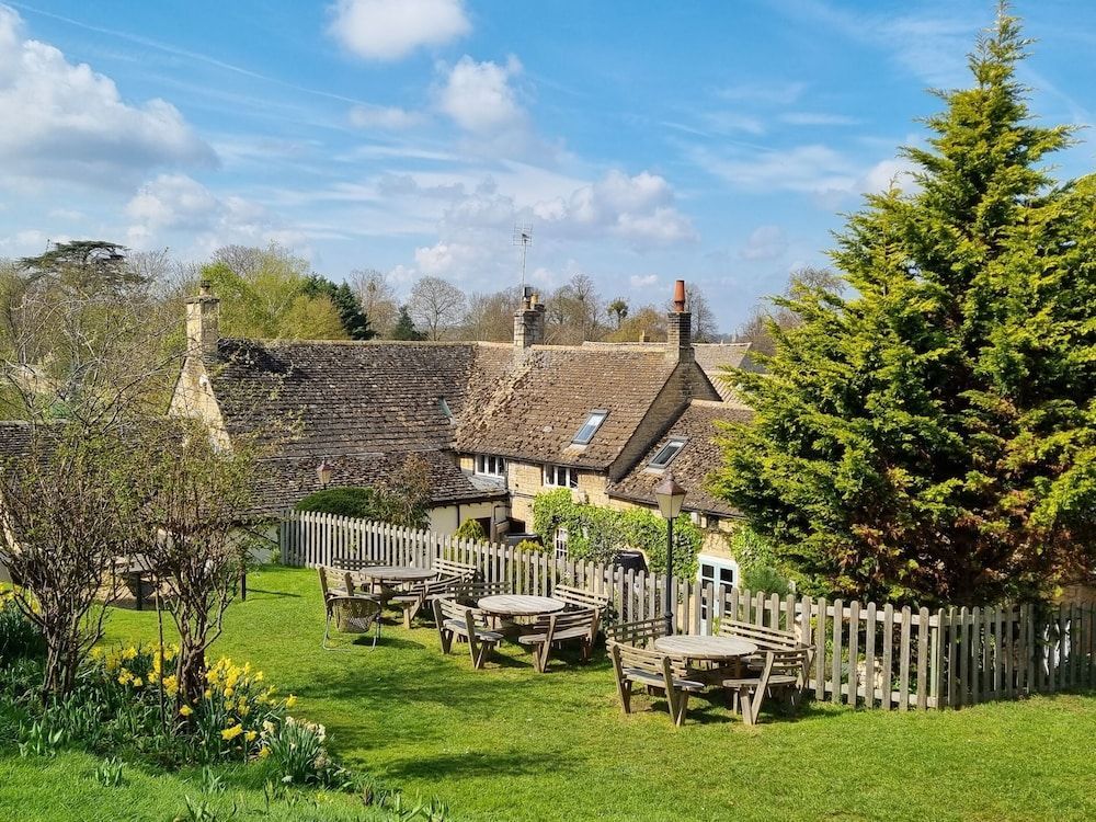 The White Hart 1