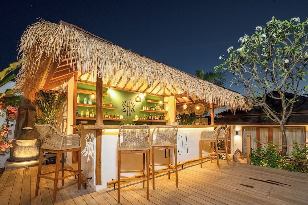 EHOA NYANYI BEACH Boutique Hotel - In front of entrance to NUANU 2