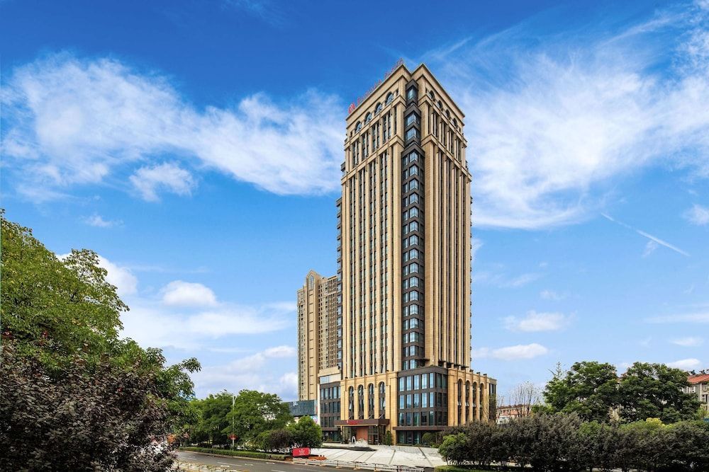 Ramada Plaza by Wyndham Wuhan Huangpi 1