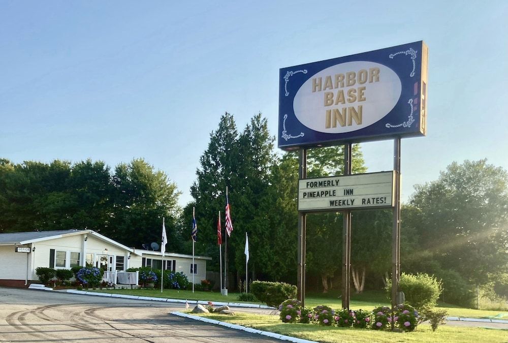 Harbor Base Pineapple Inn 1
