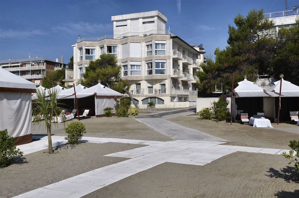 Hotel Petit Palais 1