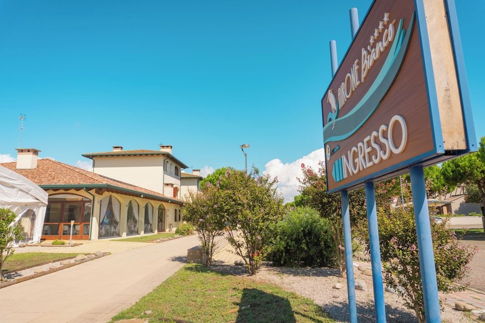 Airone Bianco Residence Village 1