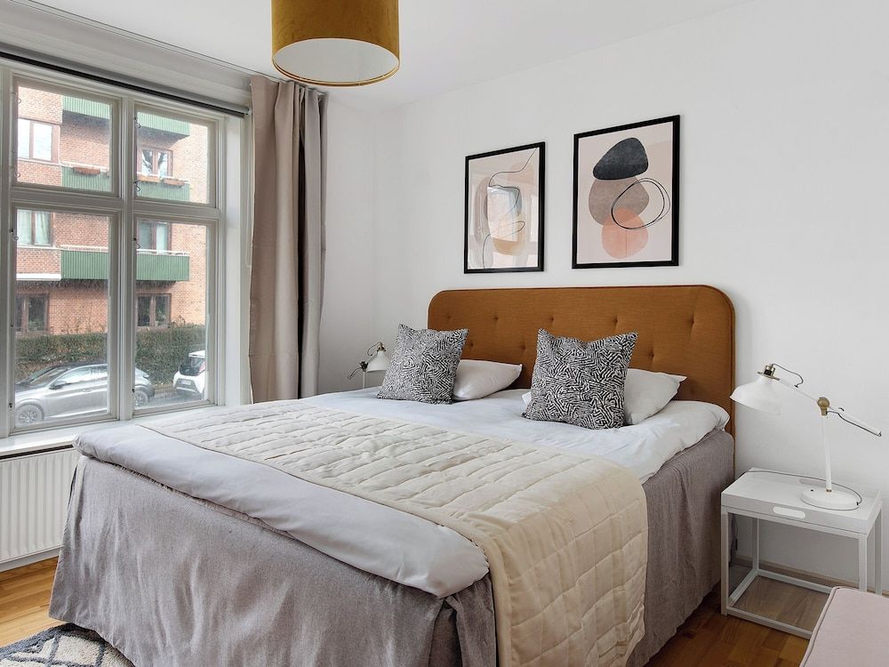 Constantin - Chic 2-Bdr Apt with Balcony 2