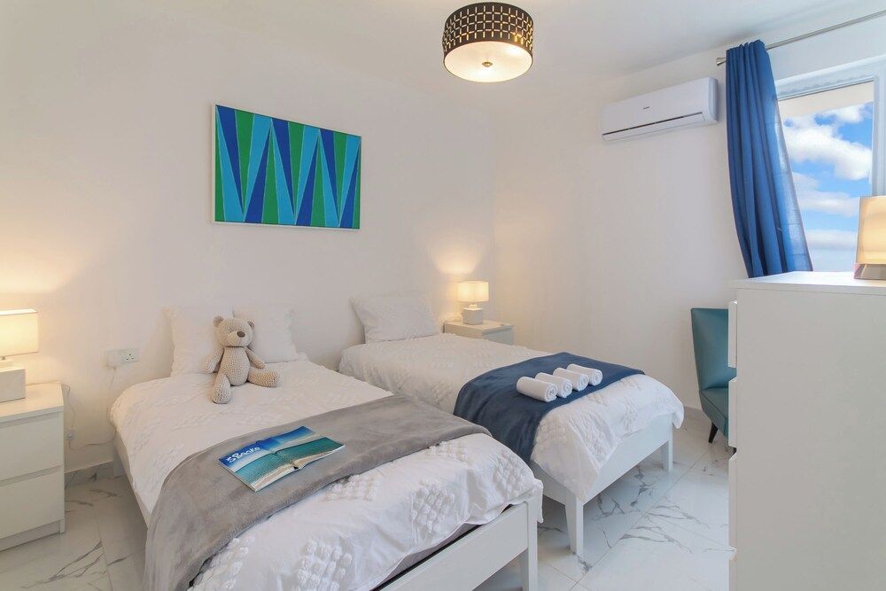 A Sunny Penthouse Modern 2 bdr - Sliema 1