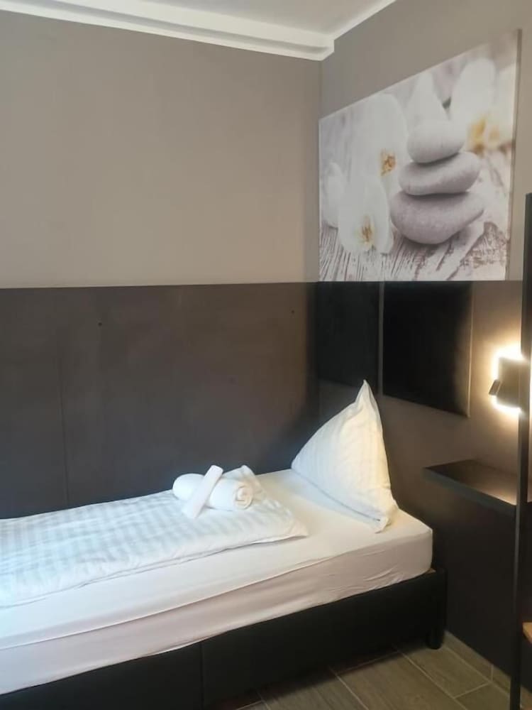 Niehler Hotel 2