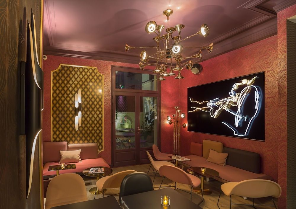 Idol Hotel 2