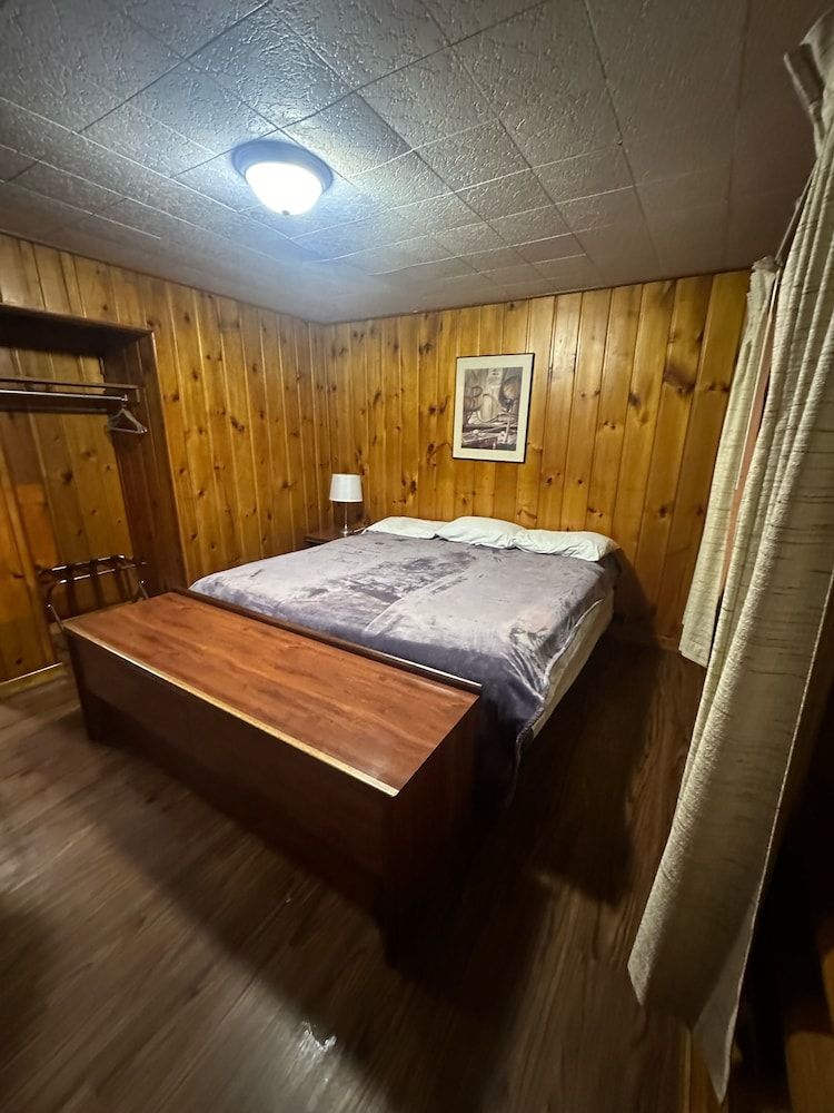 Country Cabin Motel 2