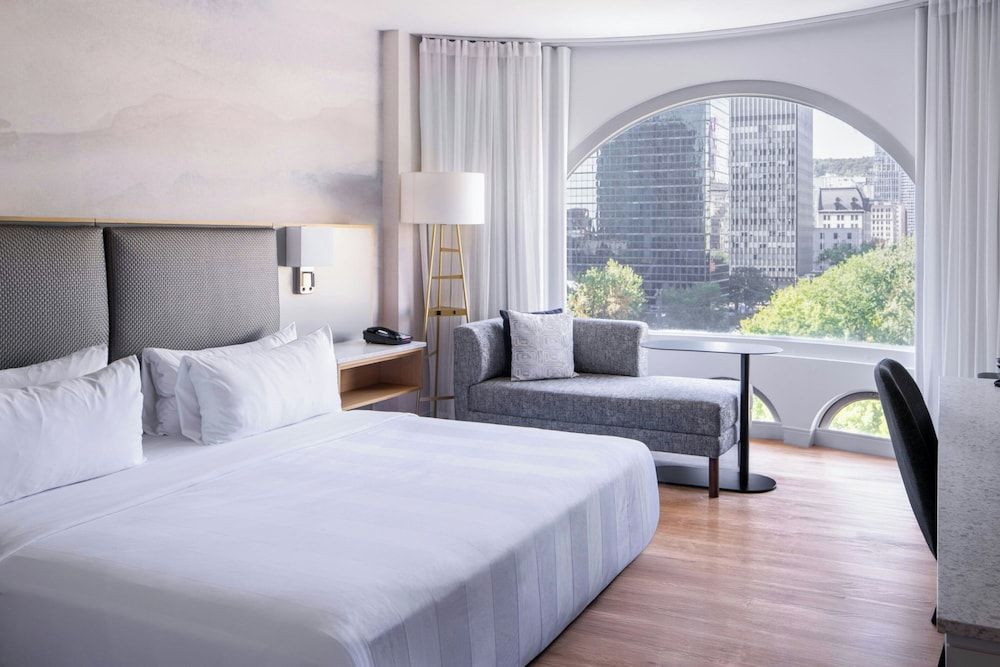 Montreal Marriott Chateau Champlain 1