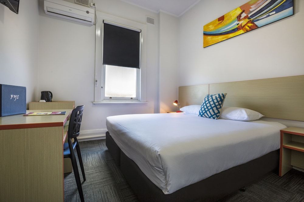Melton Hotel 1