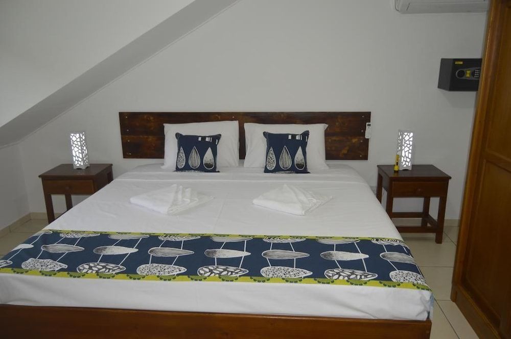Chez Payet Airport Guesthouse 1