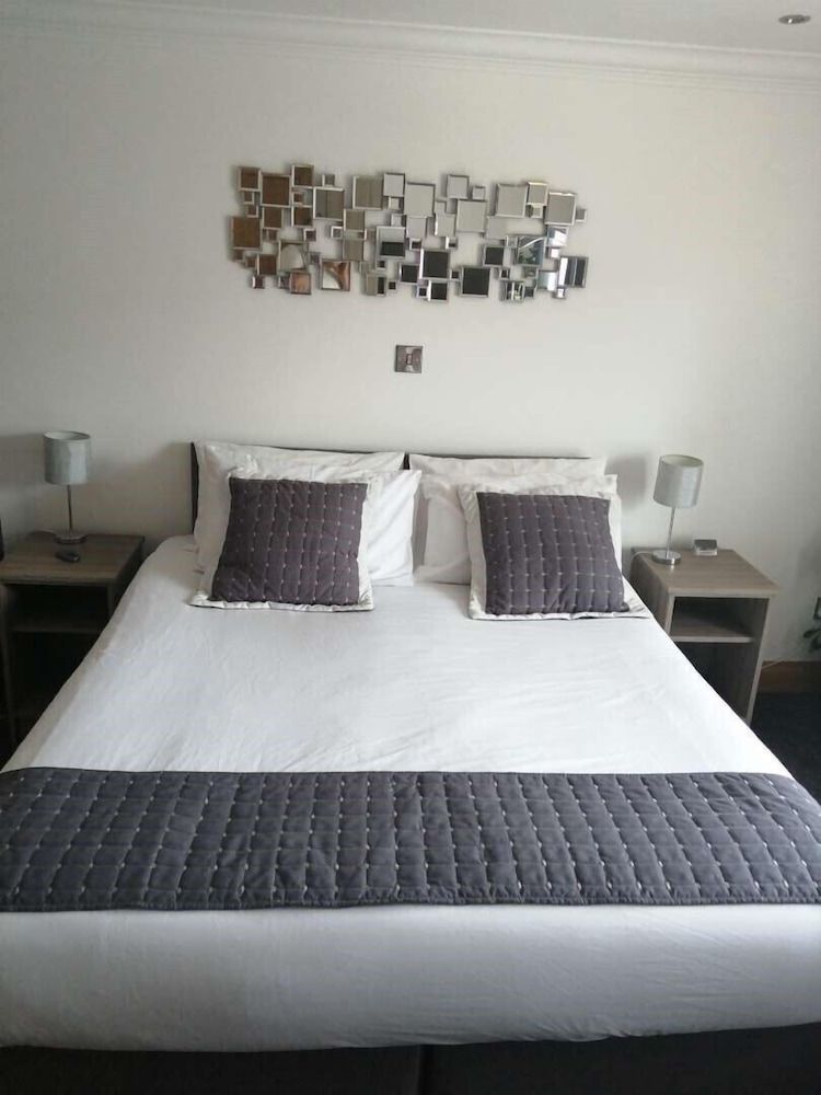 Reveller Bar Lodgings 2