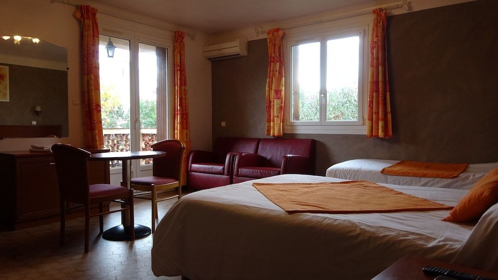 Hôtel Charles 2