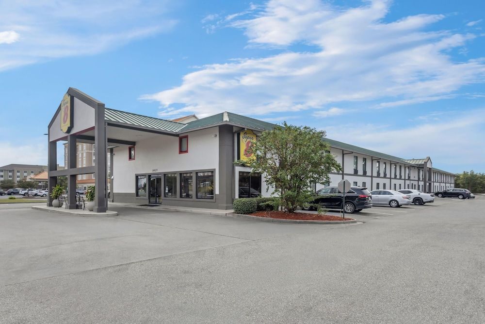 Super 8 by Wyndham Valdosta GA I-75 1