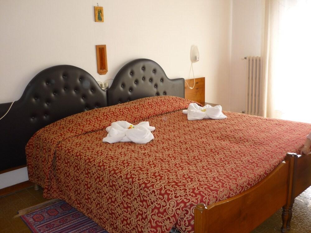 HOTEL FARNESE 2