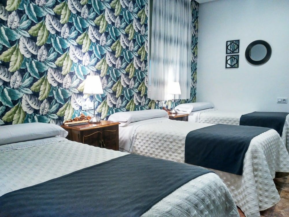 Hostal Bruña Paseo del Prado 2