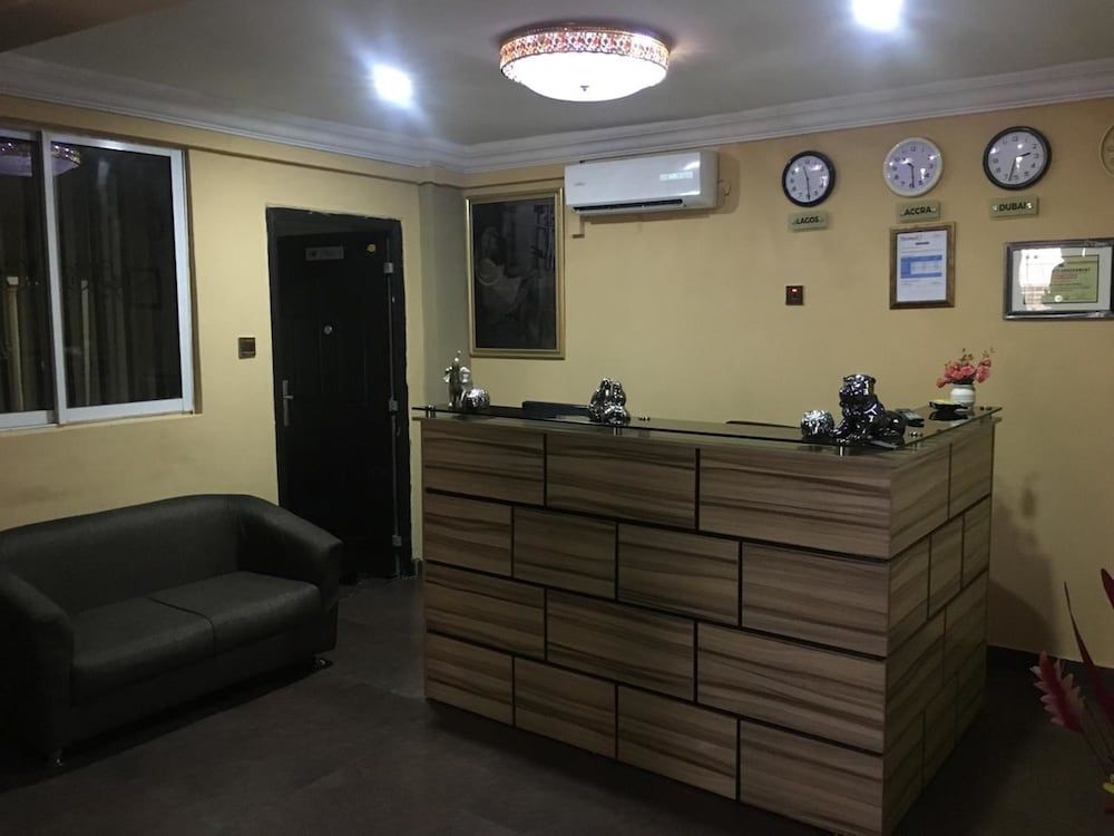 Momak 5 Hotel and Suites 2