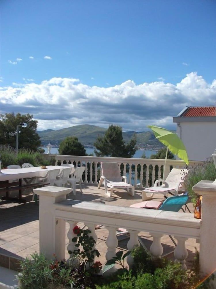 Huge terrace with sea view of the bay 1