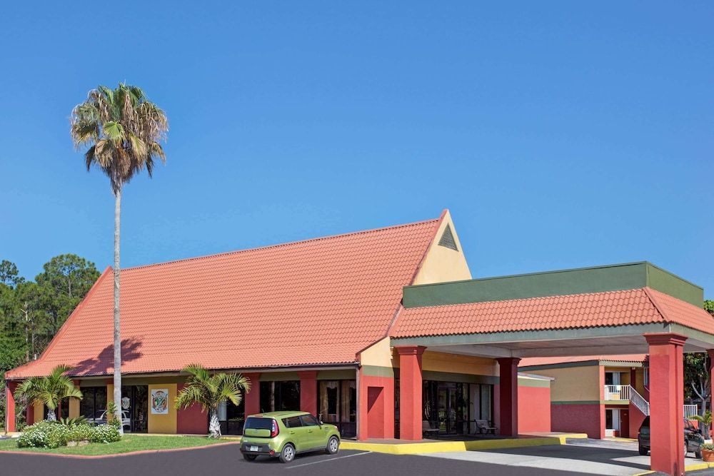 Days Inn by Wyndham Cocoa Cruiseport West At I-95/524 1