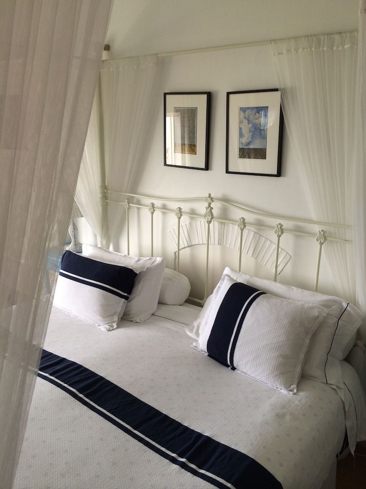 Blue On Blue Bed and Breakfast 1