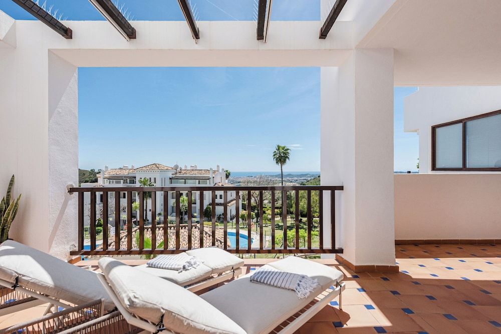 Incredible apartment with sea views and balcony 1