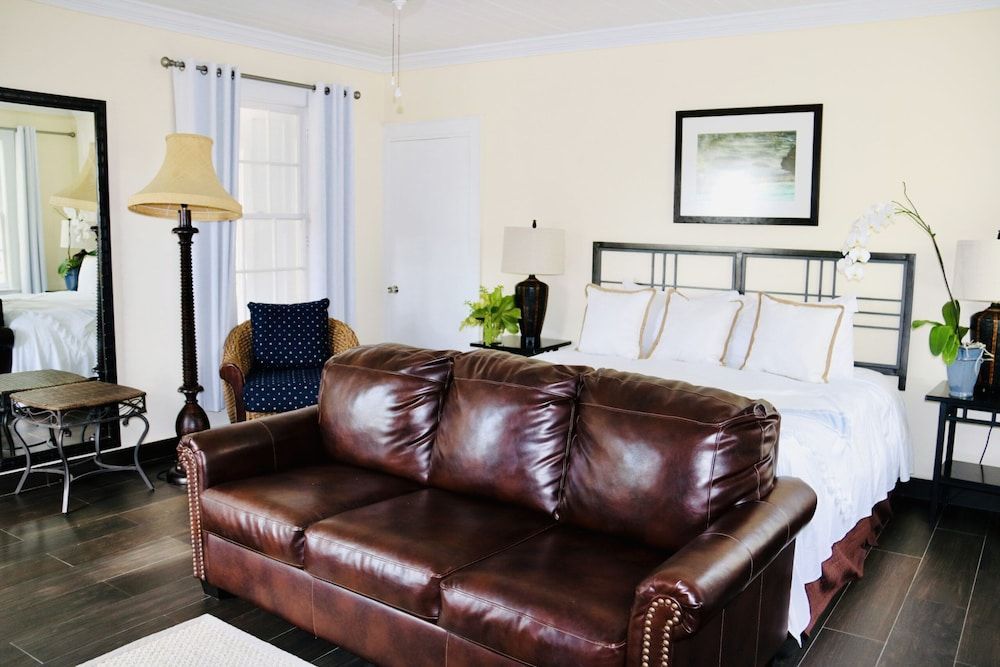 Runaway Hill Inn 2