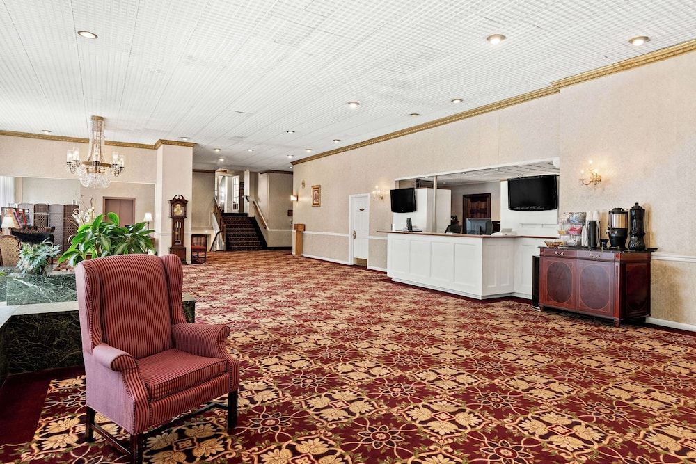 Genetti Hotel, SureStay Collection by Best Western 2
