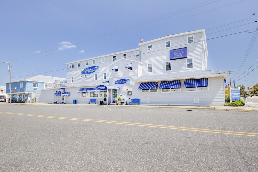 Surf City Hotel 1