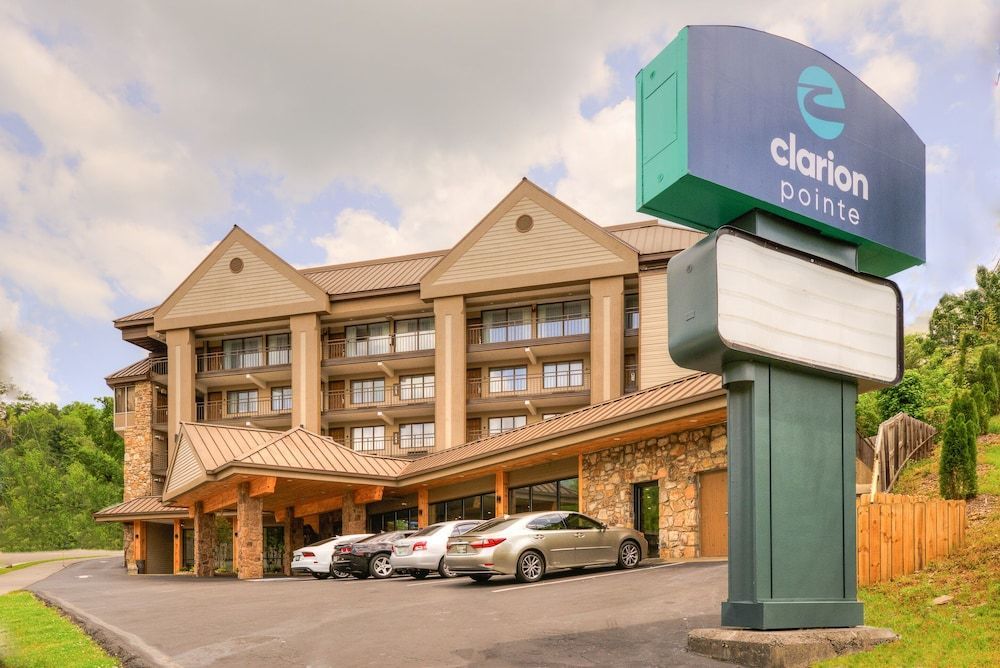 Clarion Pointe Downtown Gatlinburg 1