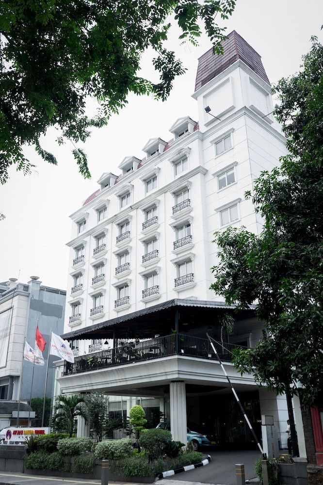 Arion Suites Hotel Kemang 1