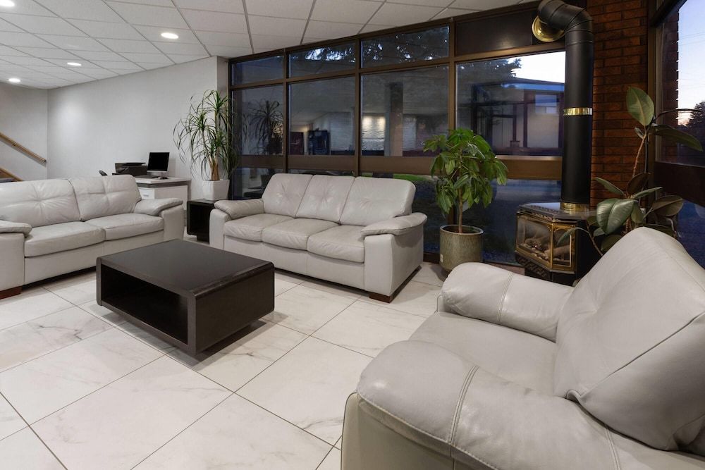 Ramada by Wyndham Arnprior 2