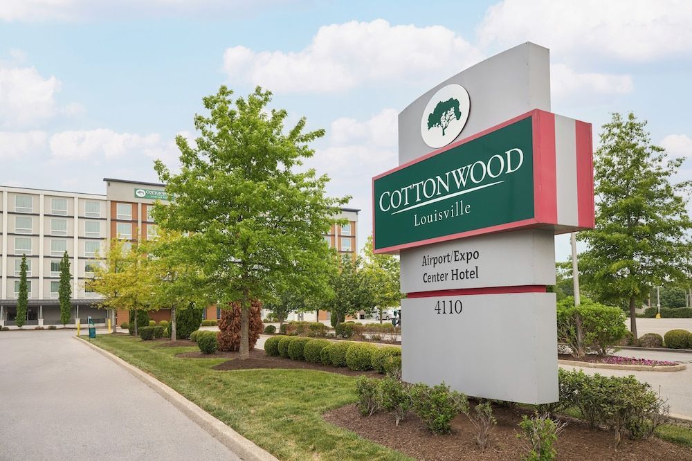 Cottonwood Airport & Expo Hotel Louisville 1
