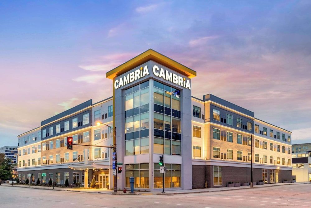 Cambria Hotel Milwaukee Downtown 1