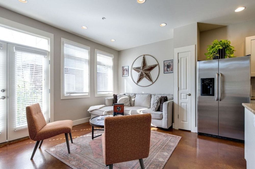 Star Studded - Near Music Row- Private Balcony 2