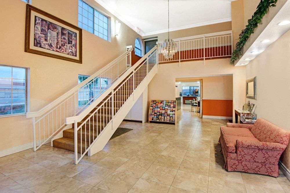 Days Inn by Wyndham San Antonio Airport 2