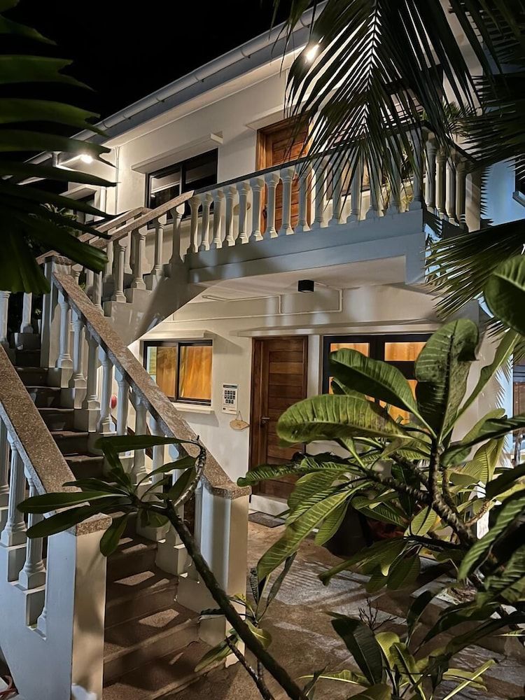 Island Cove 1