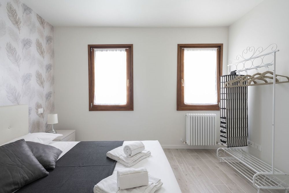 Apartments in San Marco with Canal View by Wonderful Italy 2
