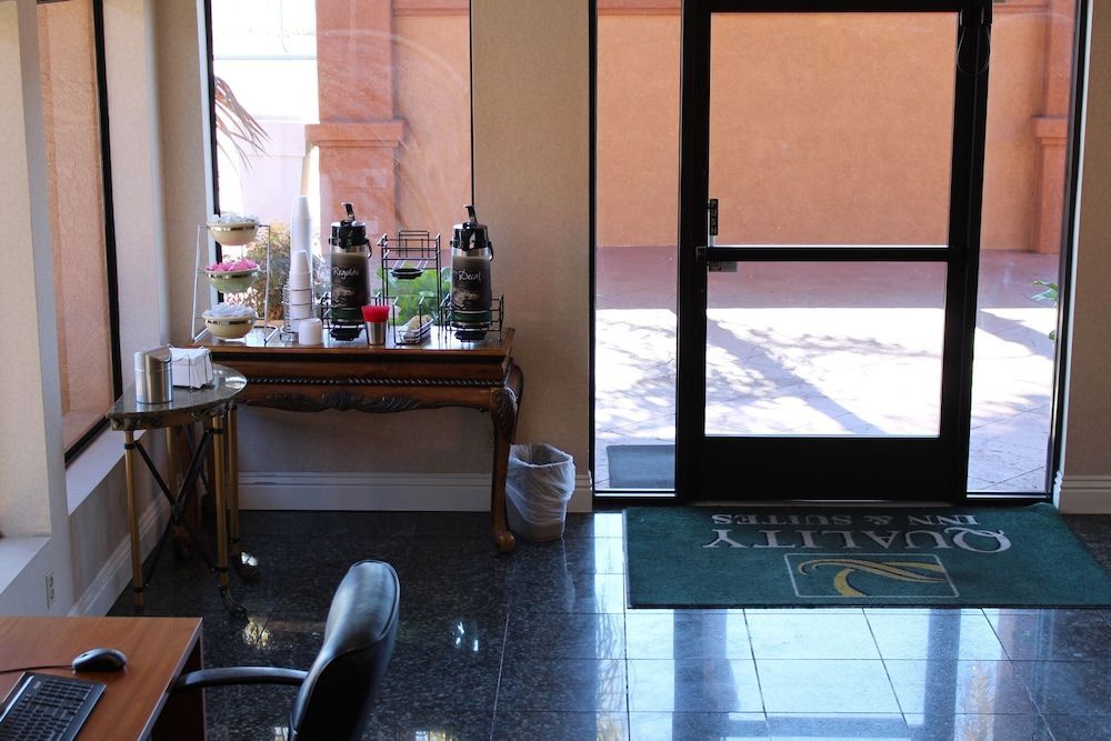 Quality Inn & Suites Oceanside Near Camp Pendleton 2