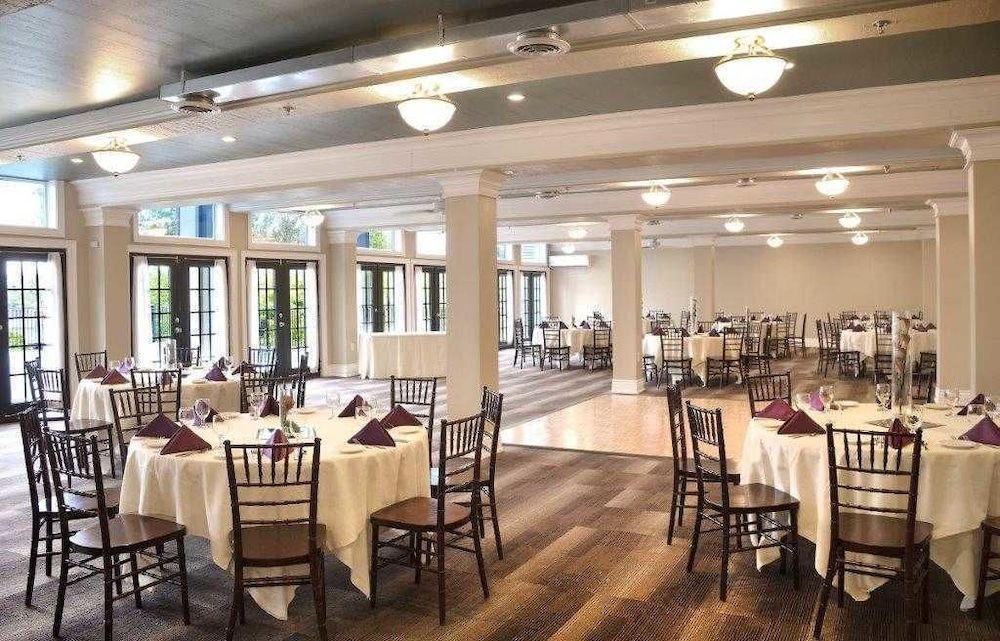 Niagara Crossing Hotel and Spa 2