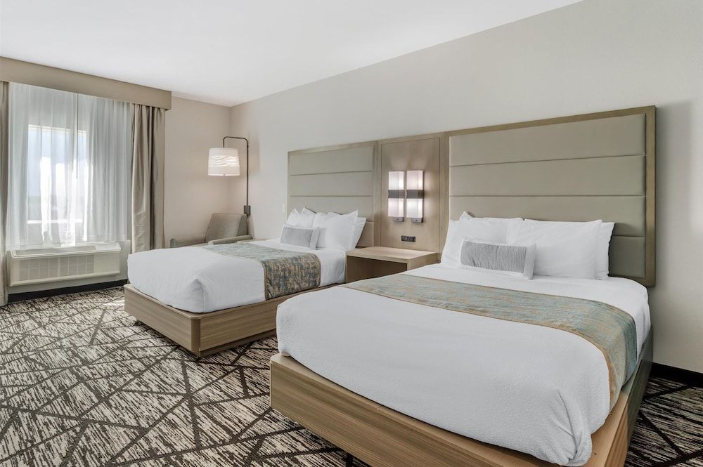 Best Western Plus Mid County 1