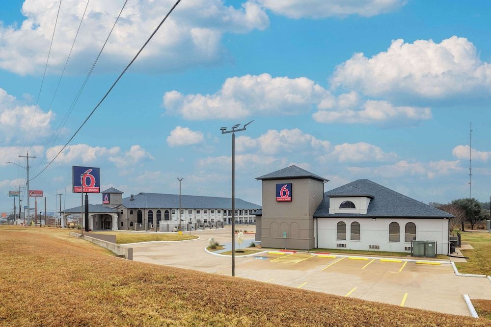 Studio 6 Suites Brenham, TX 1