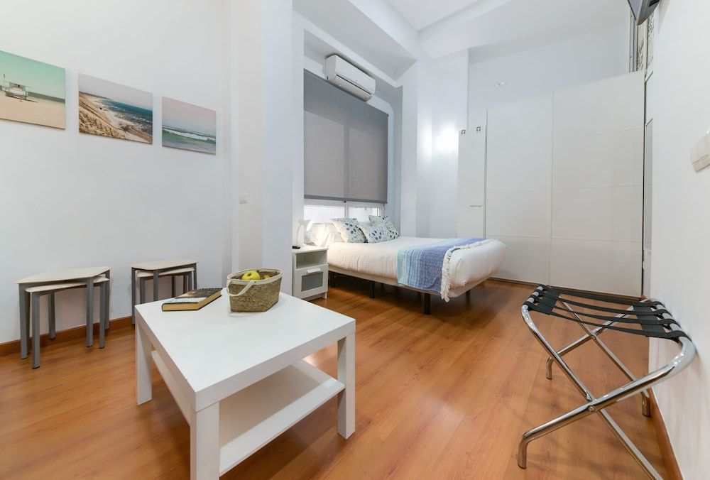 Holidays2Malaga City Center Apartments 2