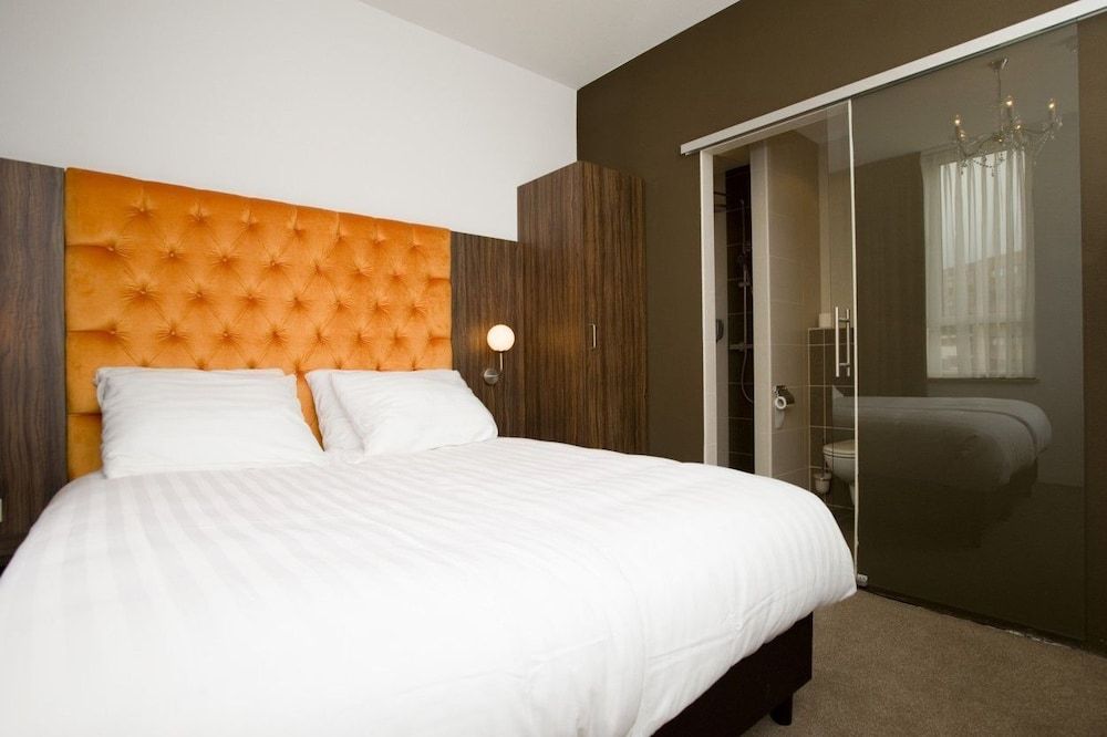 Hotel La Reine 1