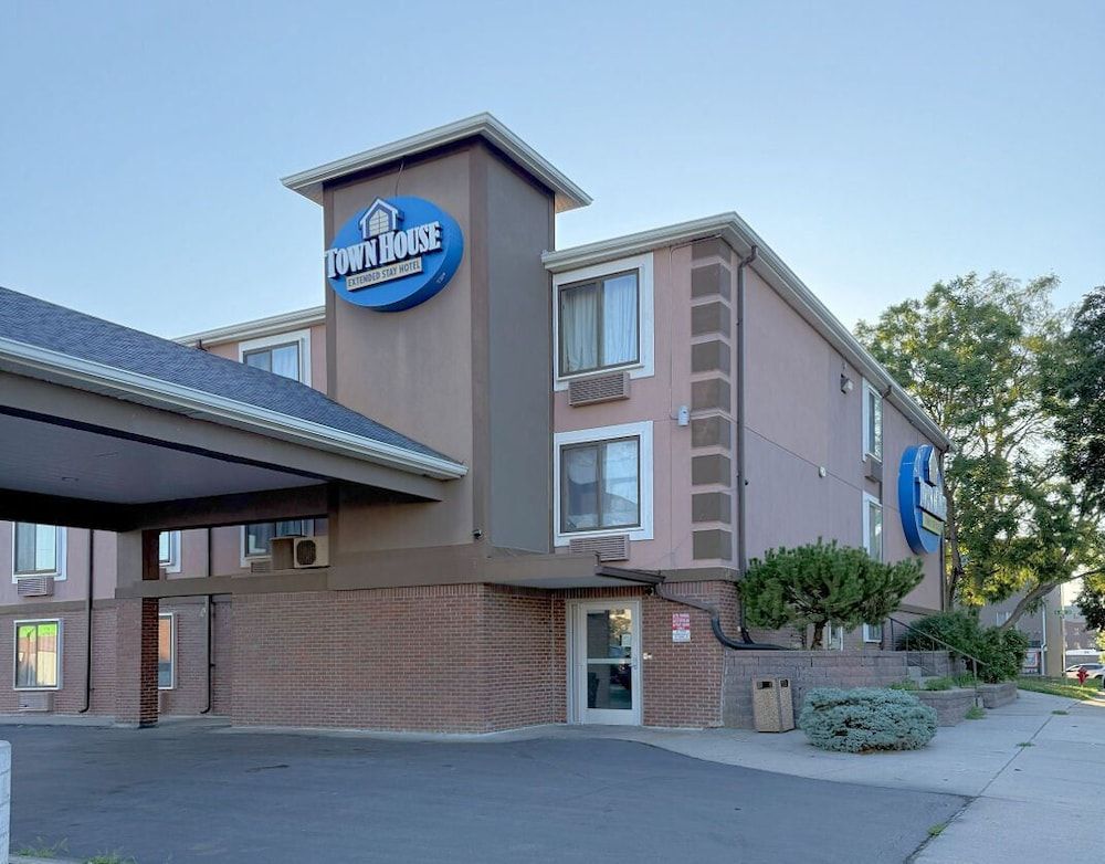 TownHouse Extended Stay Hotel Downtown 1