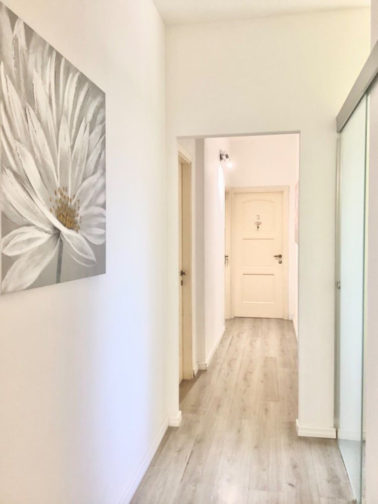 Iris Rooms 1