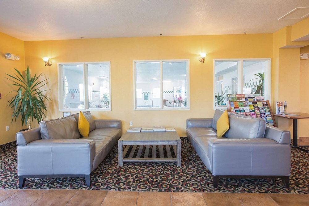 Red Lion Inn & Suites McMinnville 2