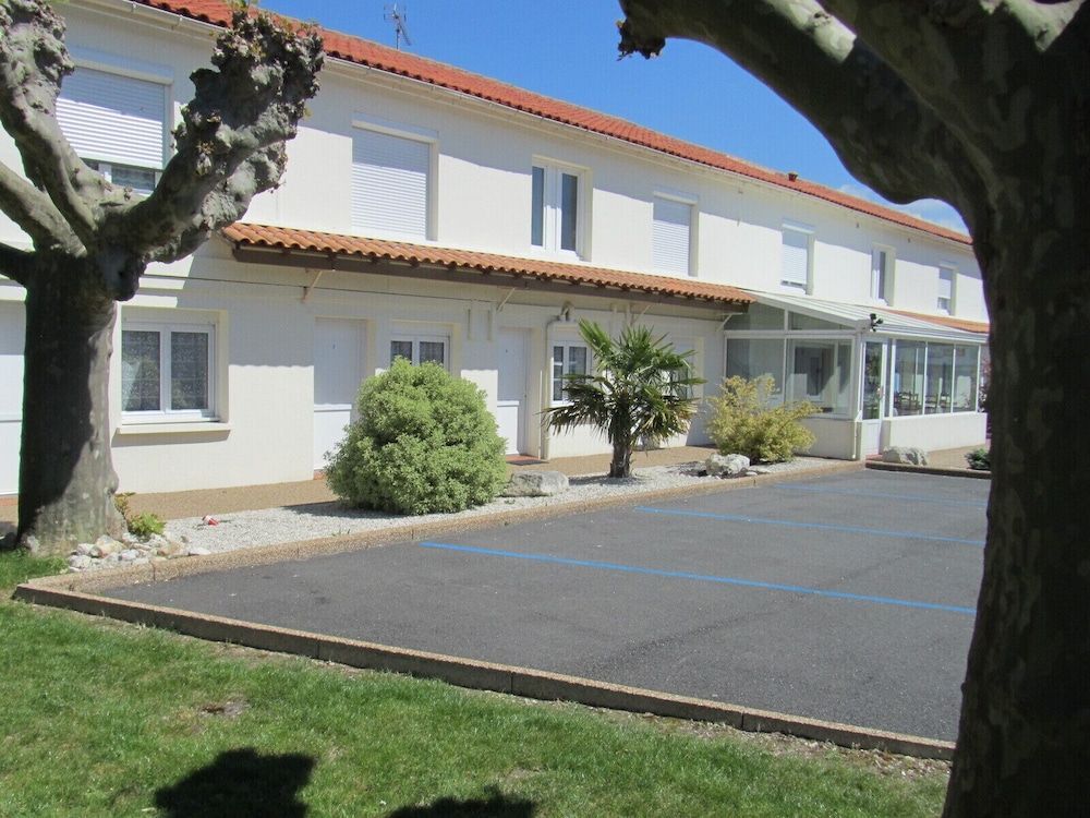 Cit'Hotel Les Atlantes Royan parking privé 1