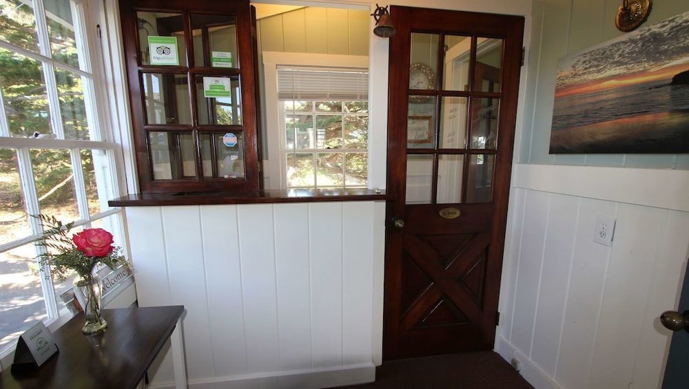 Ocean Echo Inn & Beach Cottages 2