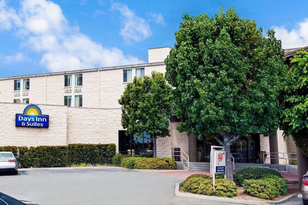 Days Inn & Suites by Wyndham Fullerton 1