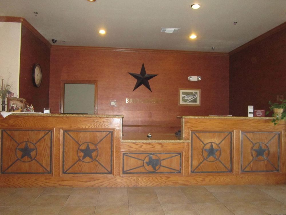 Econo Lodge Inn & Suites Bridgeport 2
